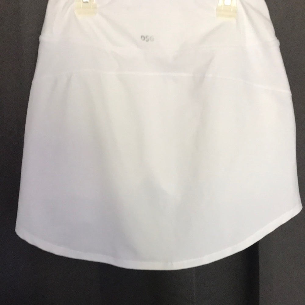 DSG Women's White Skort - Picture 2 of 8
